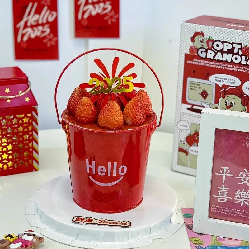 2025新年蛇年春节跨年草莓桶蛋糕装饰插牌插件手提铁桶蛋糕盒丝带,节庆用品/礼品,蛋糕/烘焙装饰用品,淘宝优惠券,粉丝福利购,淘宝优惠卷