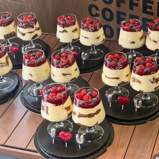 2.14情人节情侣表白红酒杯蛋糕装饰草莓碰碰杯甜品气球红爱心蜡烛