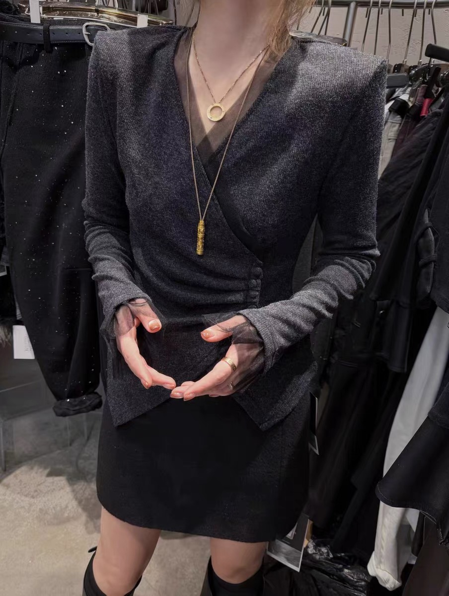 LIAN里安2025冬季新款韩版时尚V领蕾丝拼接修身显瘦打底衫上衣女