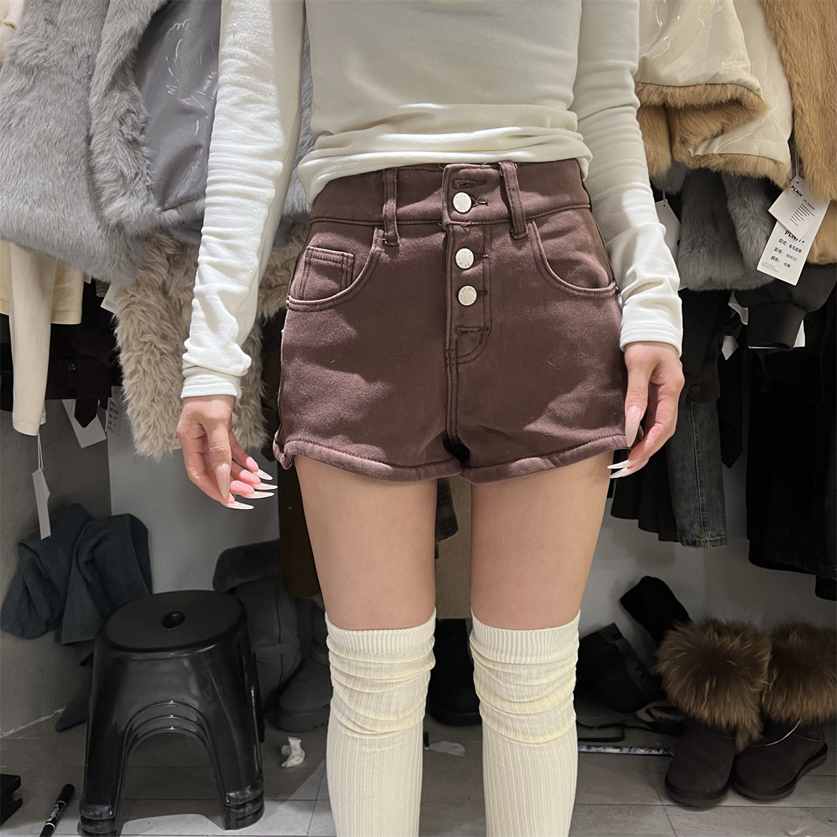 PLNH2025冬季新款韩版时尚设计感高腰显瘦纯欲风甜辣加绒牛仔短裤