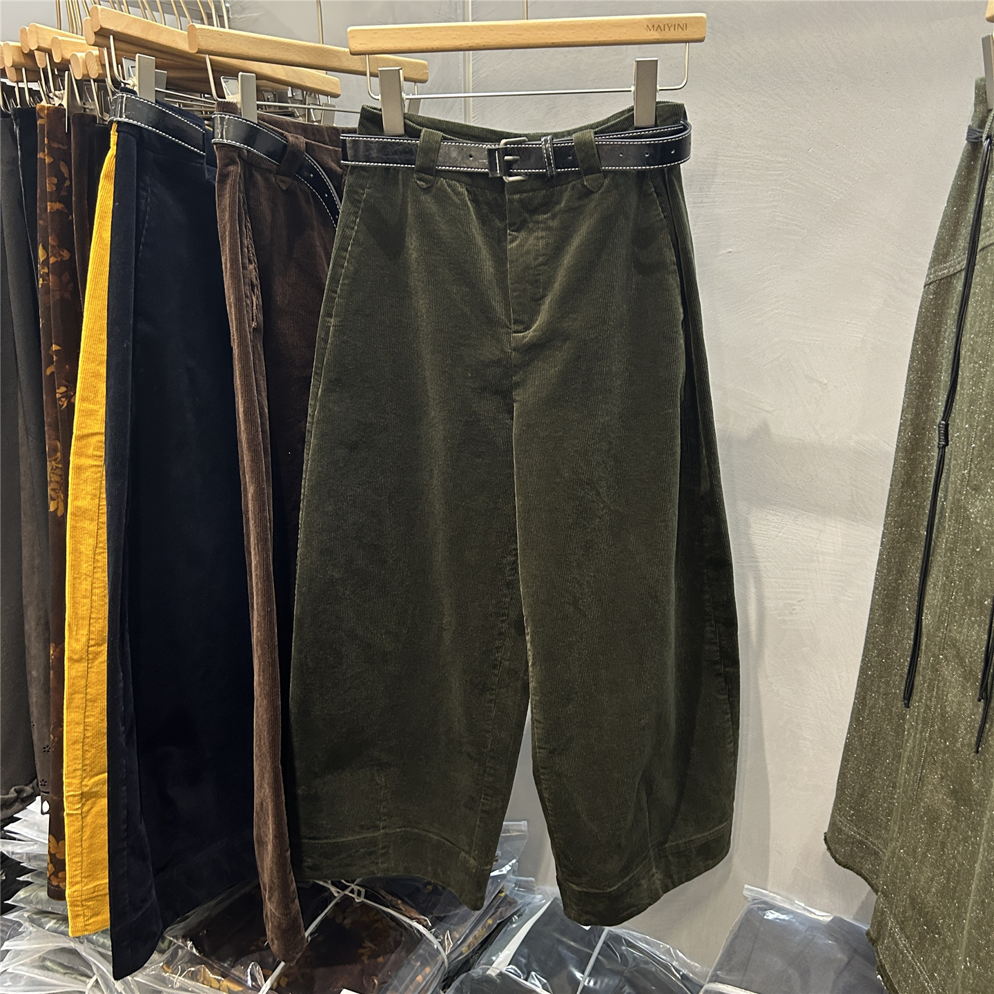 欧洲站欧货2025秋季新款时尚显瘦灯芯绒休闲裤女宽松配腰带九分裤