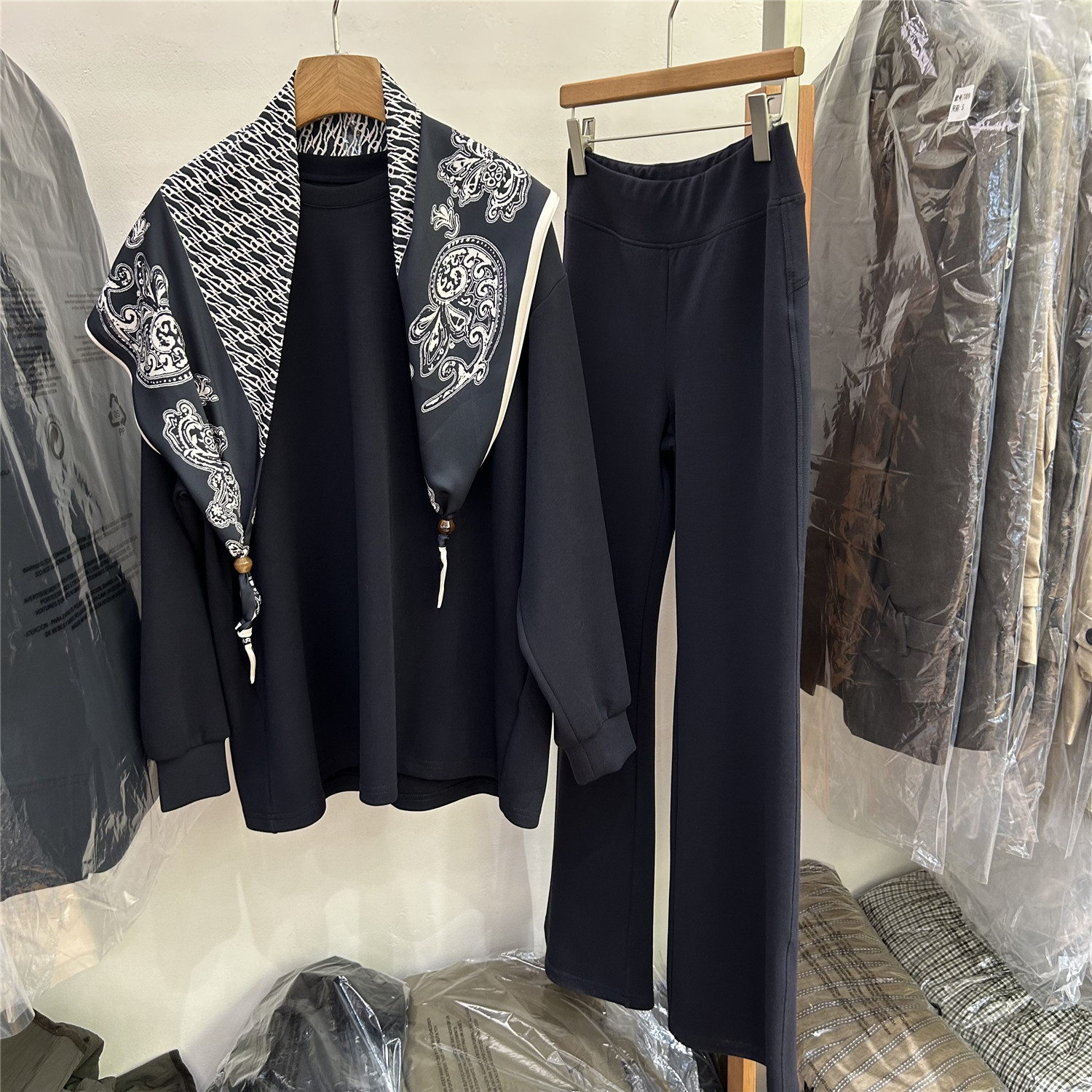 欧洲站欧货新款披肩卫衣套装女秋季宽松显瘦休闲运动三件套时尚