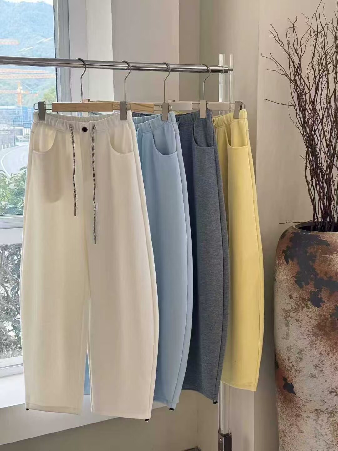 欧洲站欧货2026春季新女装时尚单扣抽绳净色百搭宽松弯刀休闲卫裤