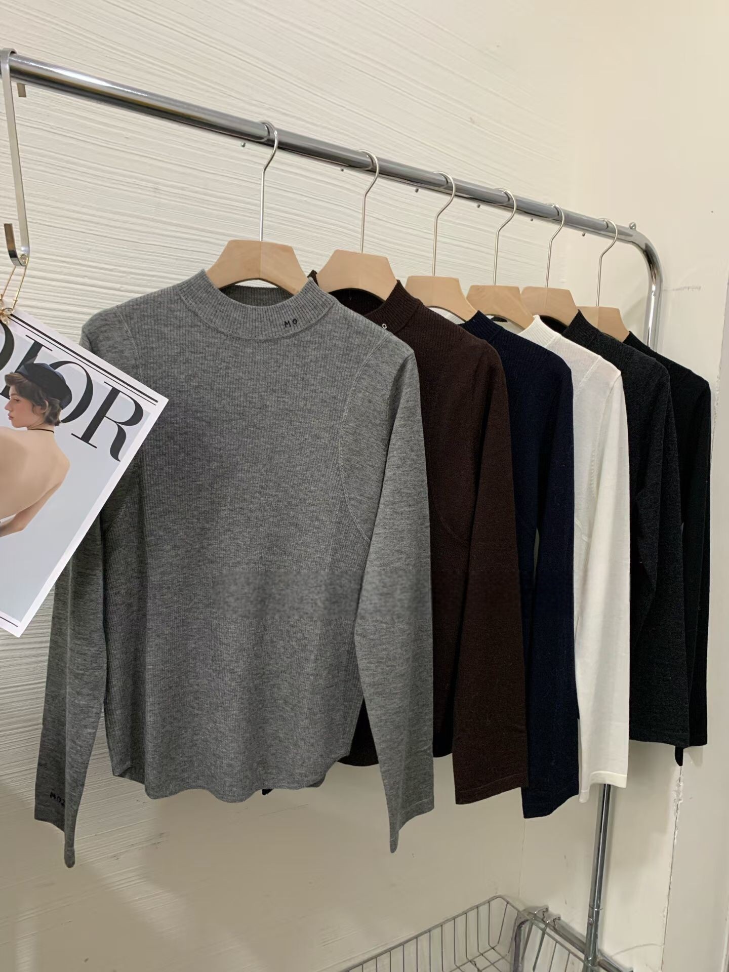 欧洲站2025冬季半高领字母领设计修身针织衫显瘦百搭打底毛衣上衣