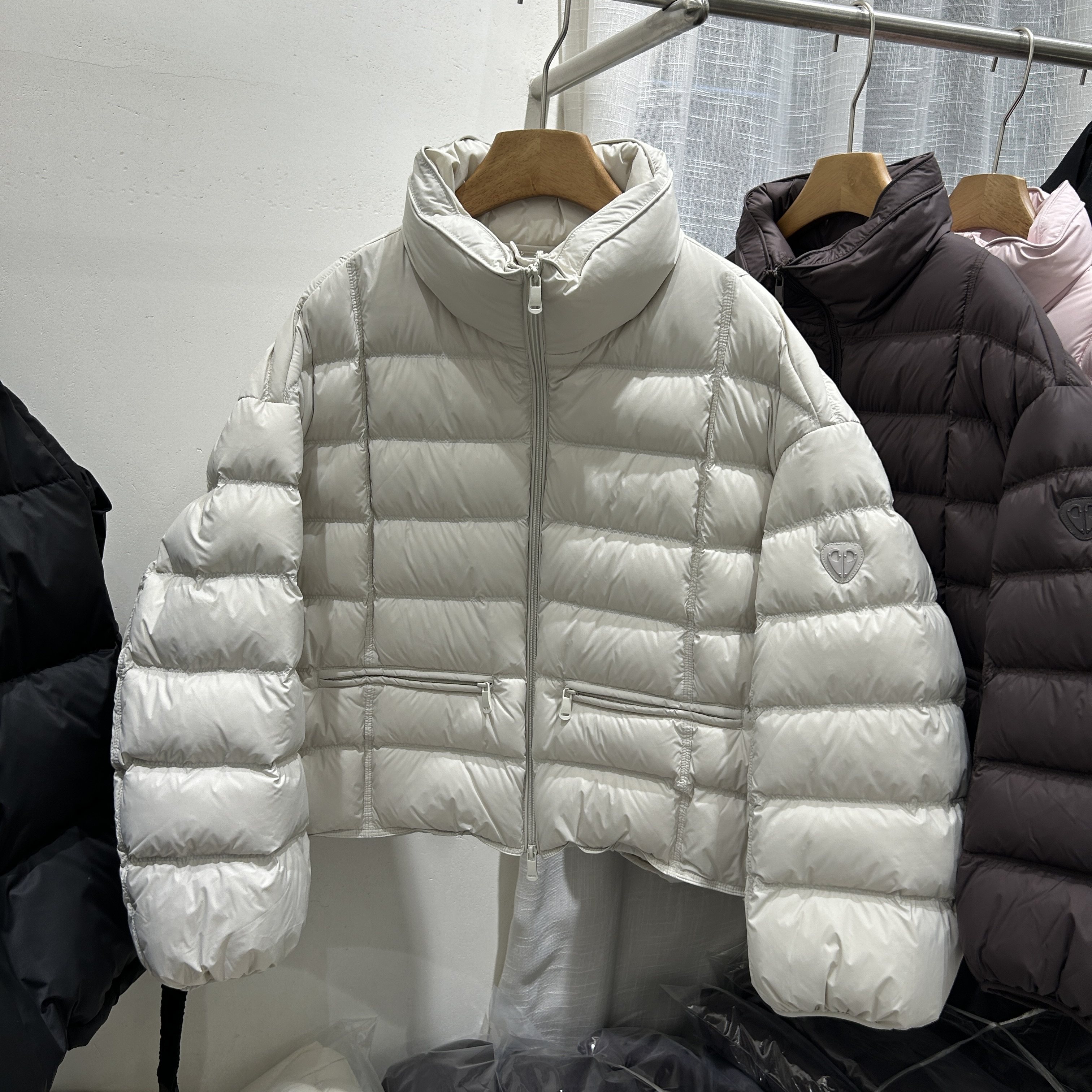 欧洲站欧货立领短款90白鹅绒羽绒服女时尚宽松保暖外套羽绒服冬季