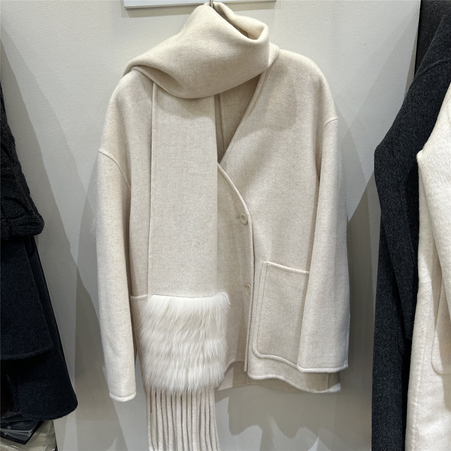 商场同款2025冬季V领双面呢大衣中长款配围巾狐狸毛设计毛呢外套