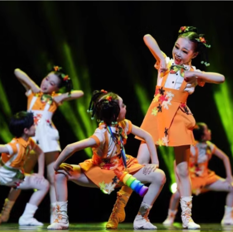 第十二届快乐露营日儿童演出服