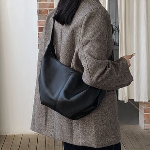新款 大容量饺子包软皮托特包潮单肩包斜挎包简约百搭休闲女包 韩版
