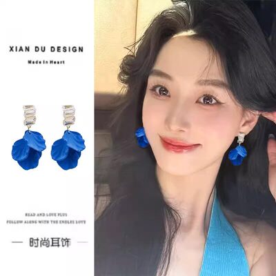 克莱因蓝色花瓣耳钉巨好看显白独特漂亮耳环女度假风气质出片耳饰