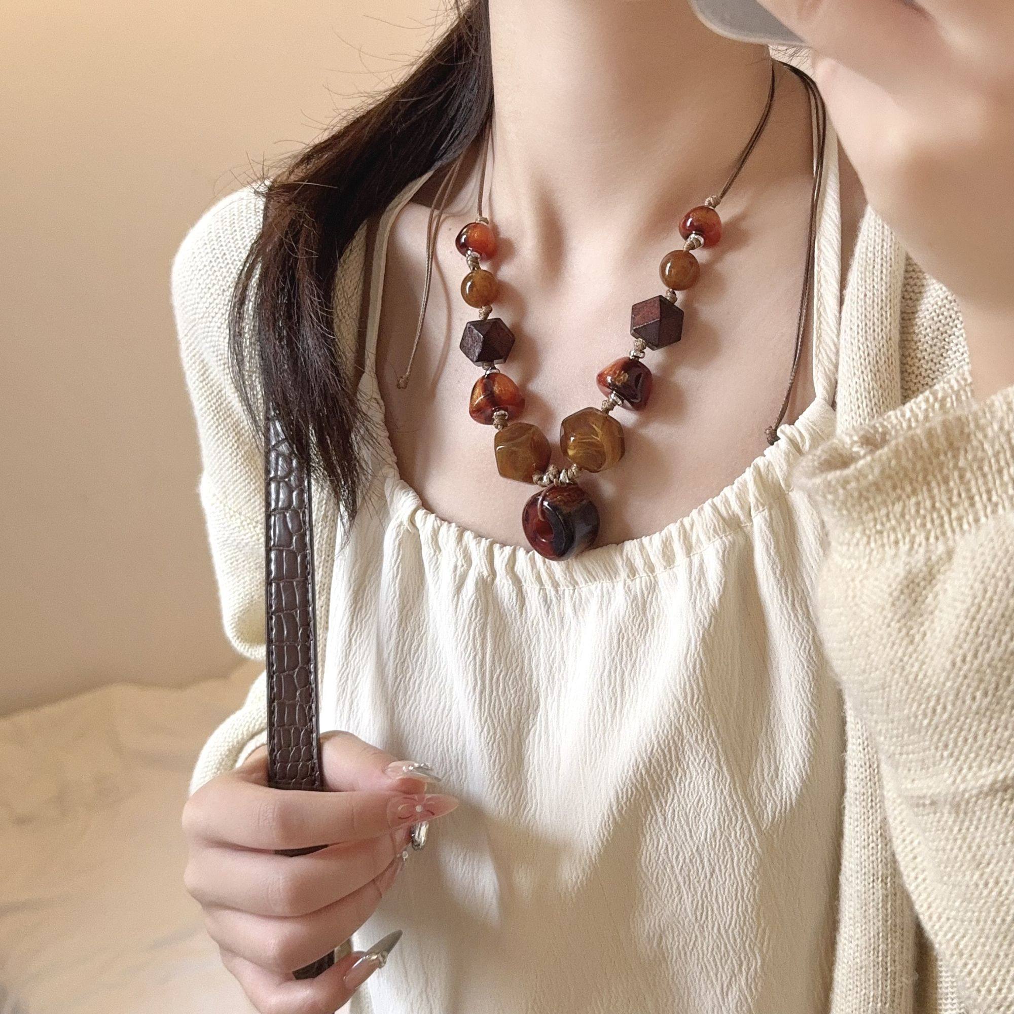 皮绳几何不规则吊坠项链女款国风琥珀色穿搭裙子毛衣链小众设计感