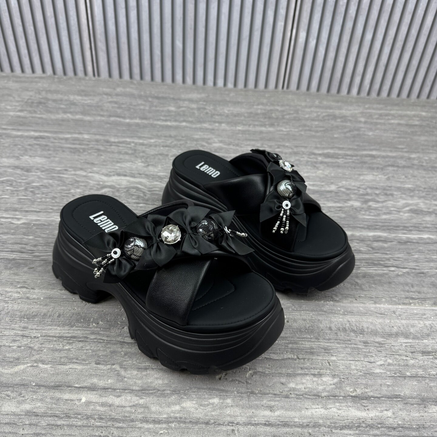 欧洲站欧货真皮休闲水钻厚底一字拖女2026夏款增高松糕凉拖鞋外穿