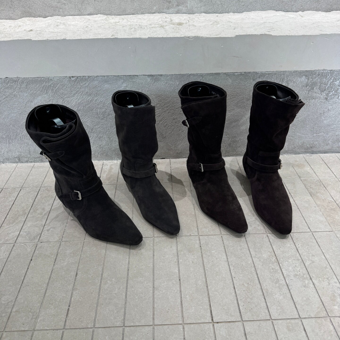 真皮磨砂皮带扣机车中筒女靴