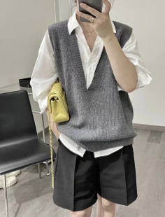女士V领针织马甲 叠穿风格 气质百搭无袖坎肩 外搭 春秋款女装