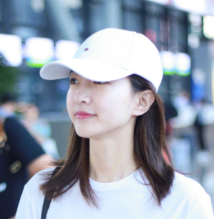 江疏影明星空港は同じ白い野球帽子と日除け女子学生秋冬レジャー韓国版です。