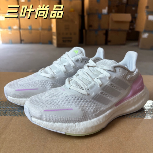 阿迪达斯女轻盈透气跑步鞋