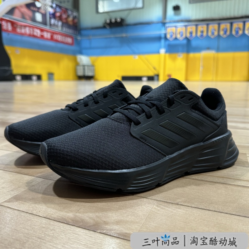 阿迪达斯男款训练透气运动鞋