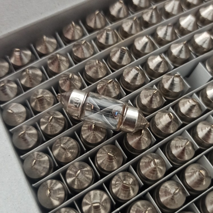 日本制造12V 3.1厘米 8W汽车阅读灯车内室内车顶灯双尖卤素灯泡,汽车零部件/养护/美容/维保,汽车灯泡,淘宝优惠券,粉丝福利购,淘宝优惠卷