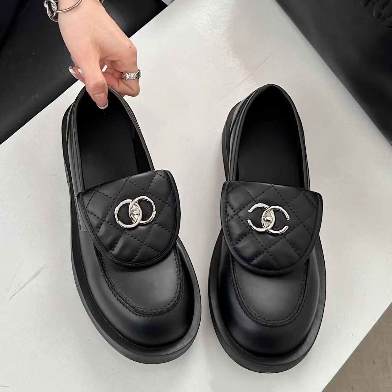 艾模儿女鞋小香风菱格乐福鞋女20