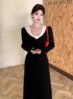大码女装法式赫本风收腰黑色连衣裙女秋冬新款气质修身内搭打底裙