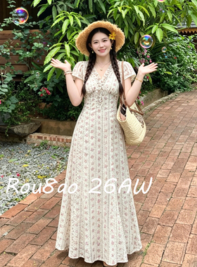 Rou8ao微胖大码女装法式甜美风V领碎花连衣裙2026夏季收腰长裙
