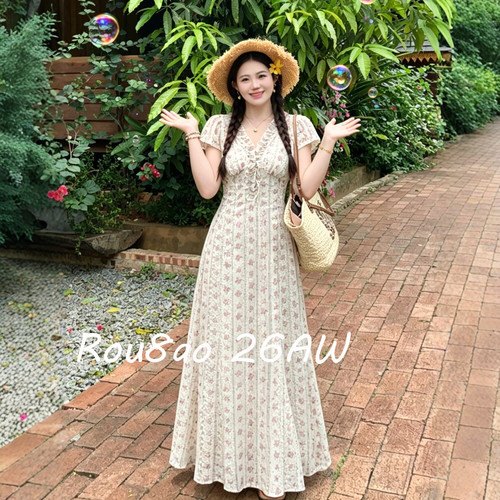 大码法式甜美风V领碎花连衣裙