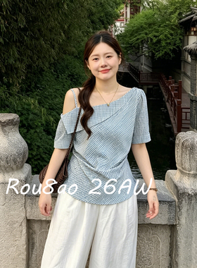 Rou8ao微胖大码女装不规则斜肩条纹褶皱短袖衬衫2026夏季时尚上衣