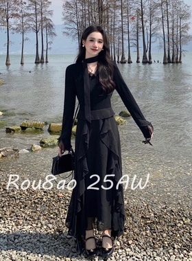 Rou8ao微胖大码女装黑色高级感V领连衣裙微胖mm气质荷叶边打底裙