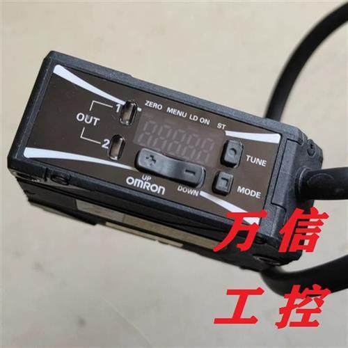 OMRON拆机9成新激光位移传感器ZX1-LD50A61 ZX1-LD100A61
