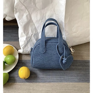 复古牛仔包短途旅行手拎包2025新款爱心挂件小巧精致保龄球斜挎包