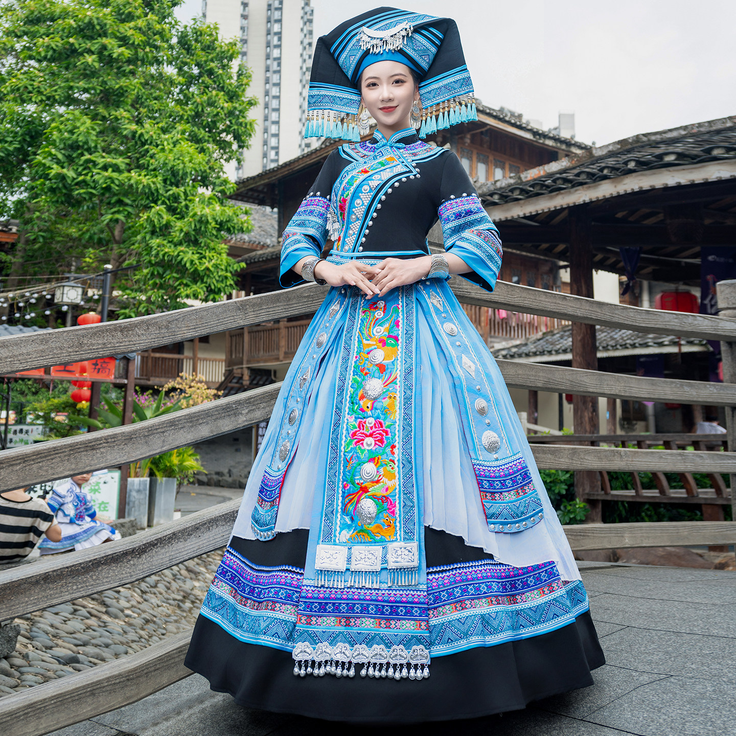 新款民族风三月三少数民族女装壮族服装刺绣长裙舞蹈演出盛装成人图片