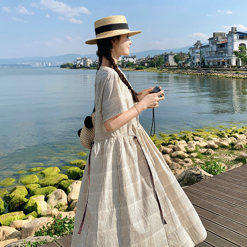 设计感休闲v领条纹连衣裙女2025夏季新款慵懒风宽松小个子A字裙,女装连衣裙,沁古纱衣
