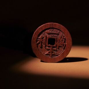 雷击木枣木铜钱雕刻一本万利通宝包浆仿古钱币花钱方孔做旧精雕