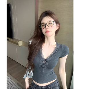 蝴蝶结纯欲上衣 灰色蕾丝边v领短袖 T恤女夏季 修身 显瘦辣妹小众短款