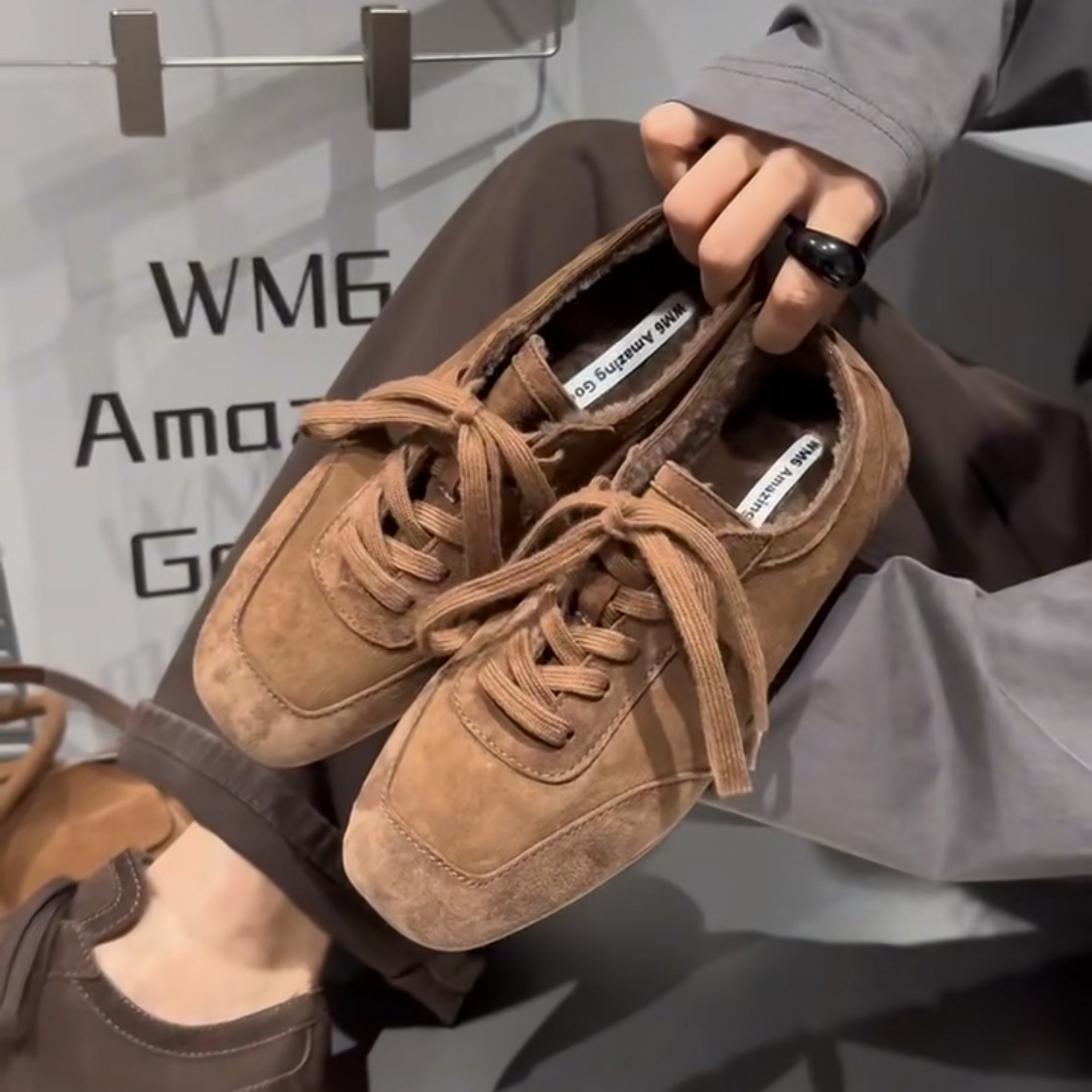 WM6欧货女鞋2025秋冬新款皮毛一体方头系带保暖毛里平底德训鞋