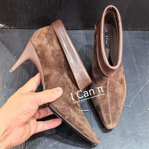 ICAN欧货女鞋2026秋冬新款羊猄拼接牛皮斜方头套筒时装高跟短靴