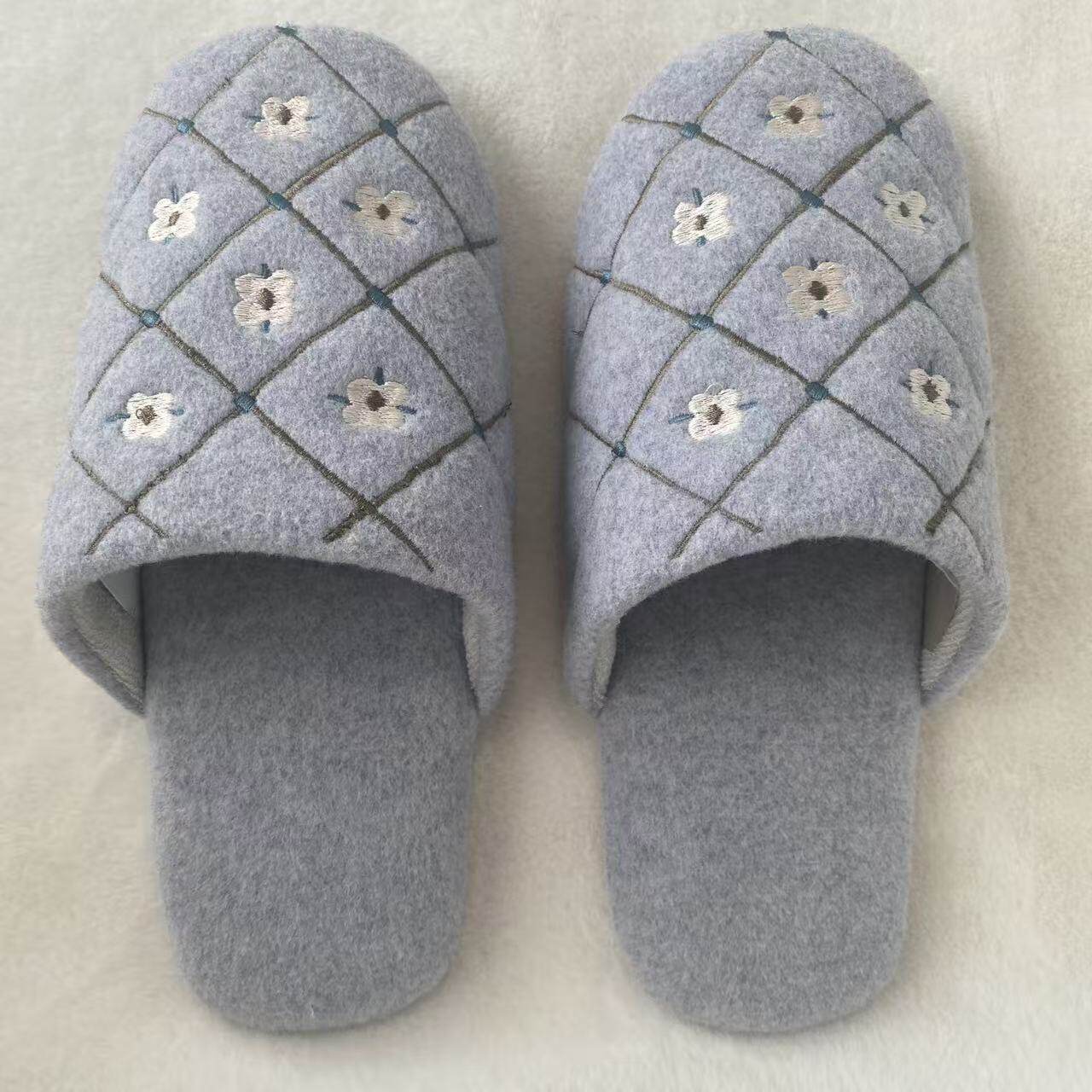 售3080日元贵牌 36-39码含羊毛刺绣女士秋冬地板鞋居家鞋棉拖鞋