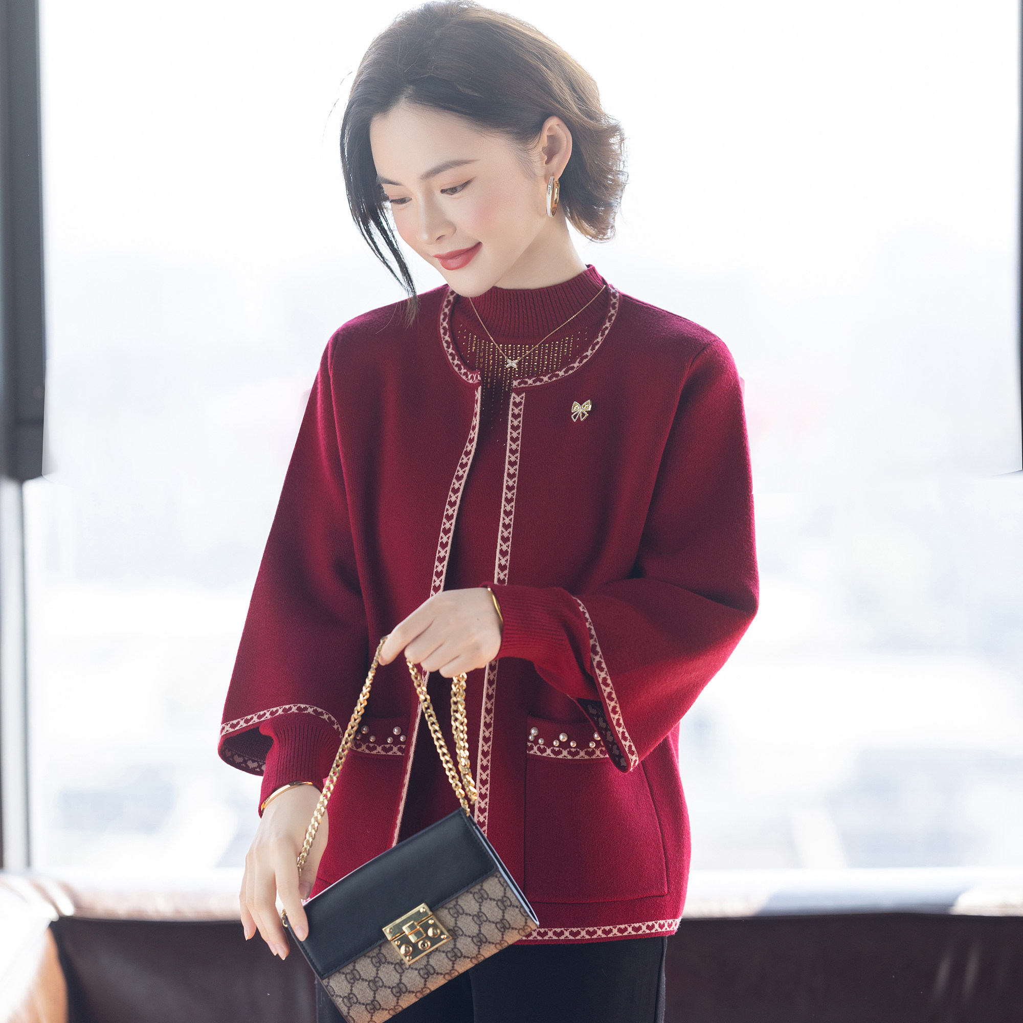 妈妈冬装两件套装毛衣外套2025新款喜婆婆婚宴中老年女红色上衣服