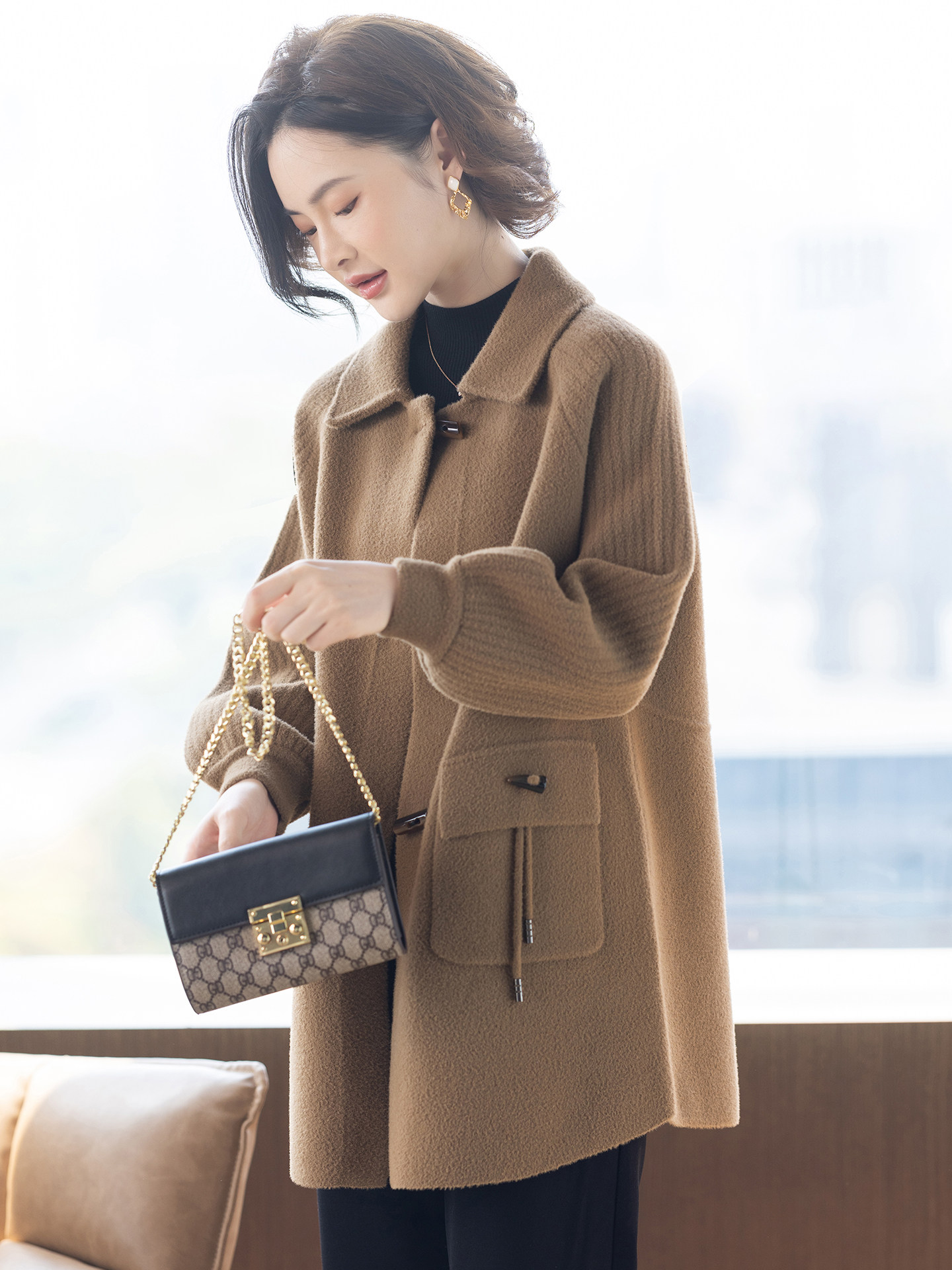 外套女中年妈妈显年轻长款春秋新款中老年妇女洋气时尚春装上衣服