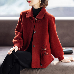 50多岁妈妈秋冬厚外套呢子贵夫人红色上衣服洋气新款中老年人女士
