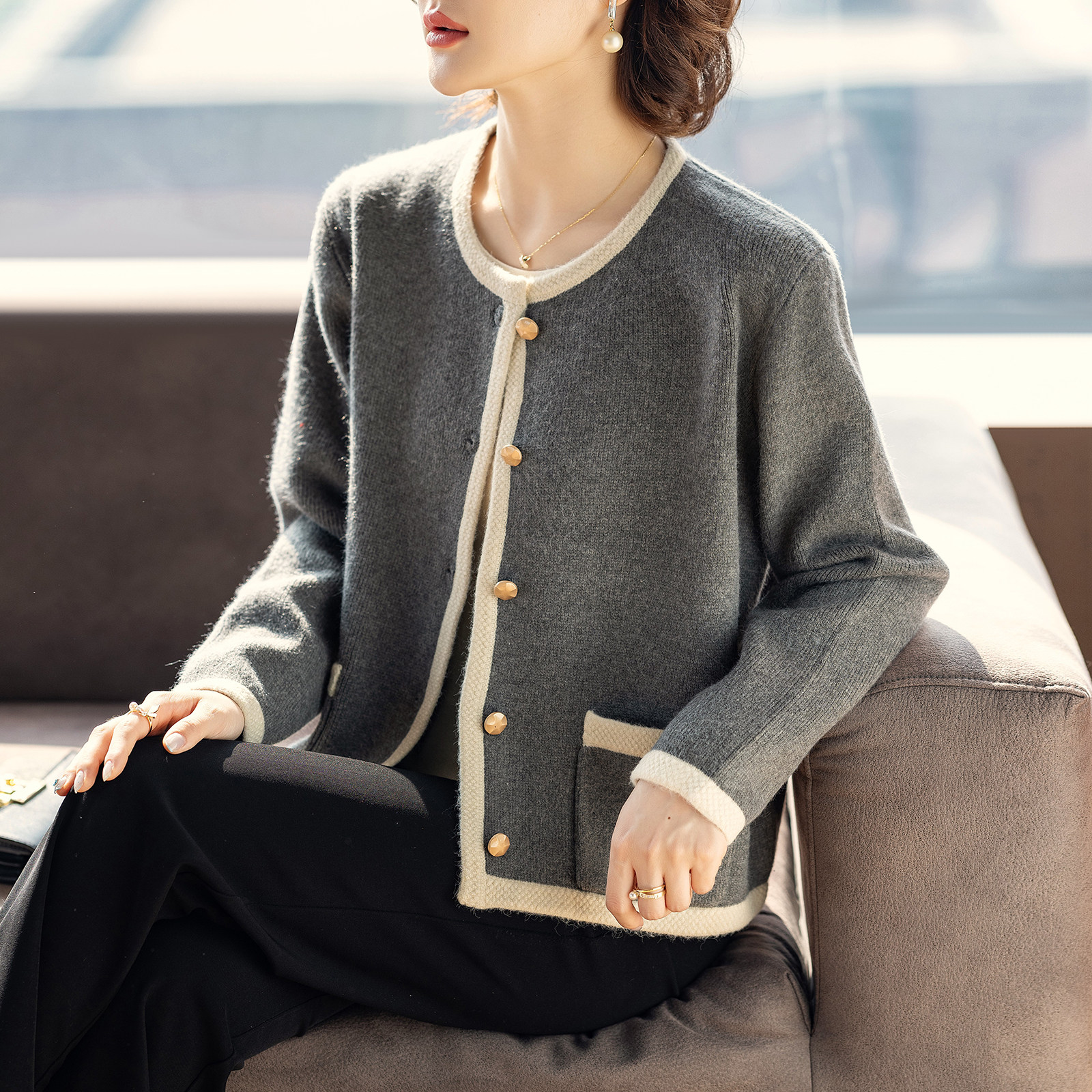 妈妈春秋毛衣外套开衫洋气时尚春装2026新款50岁中老年人女上衣服