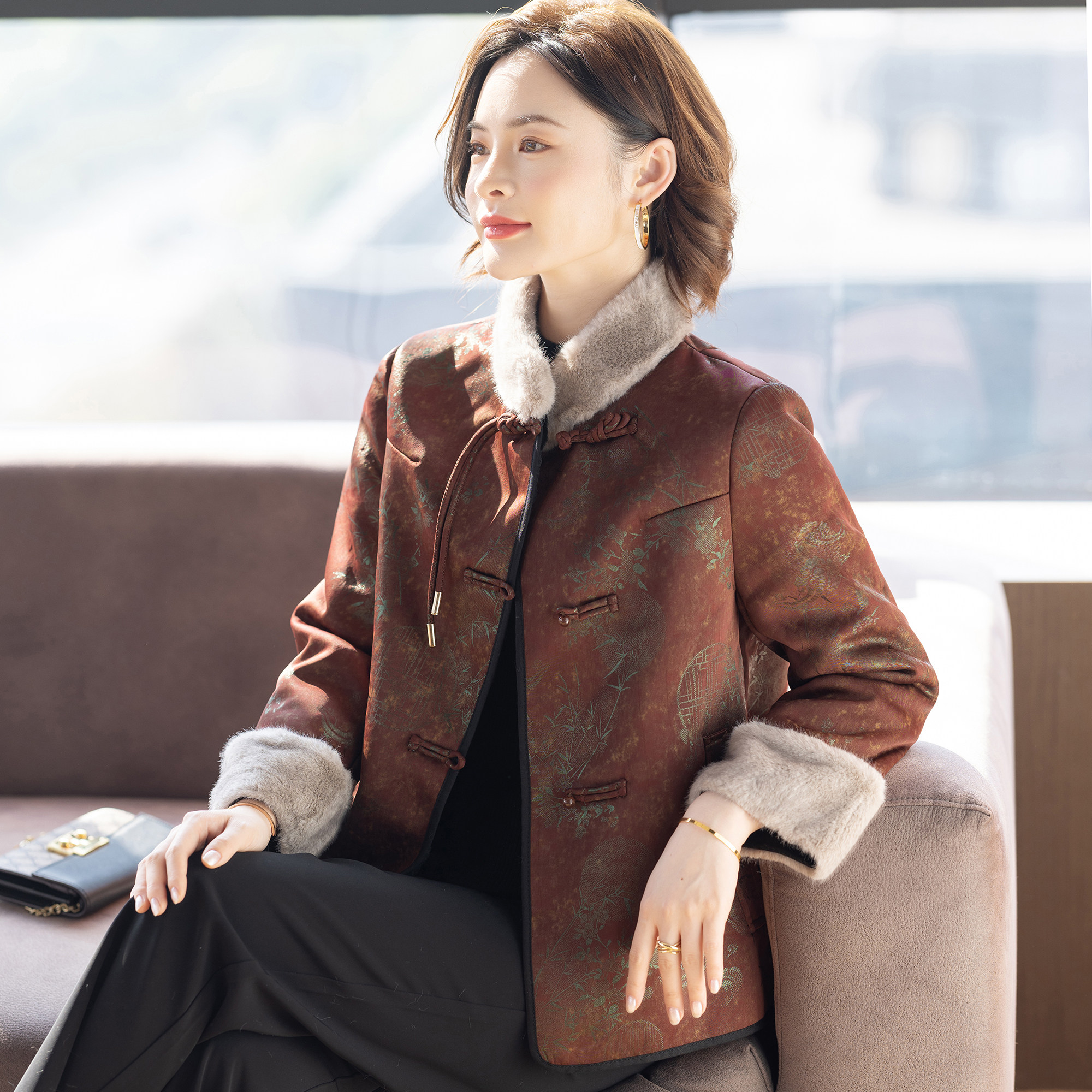 妈妈冬装外套2025新款洋气时尚中老年人妇女秋冬季中式加厚上衣服