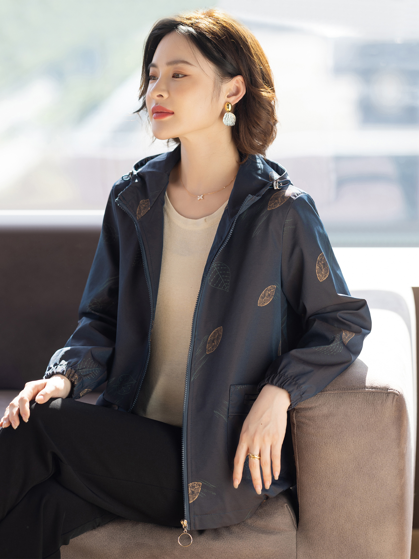 妈妈风衣外套春秋季中老年人女秋装新款50多岁夹克洋气宽松上衣服