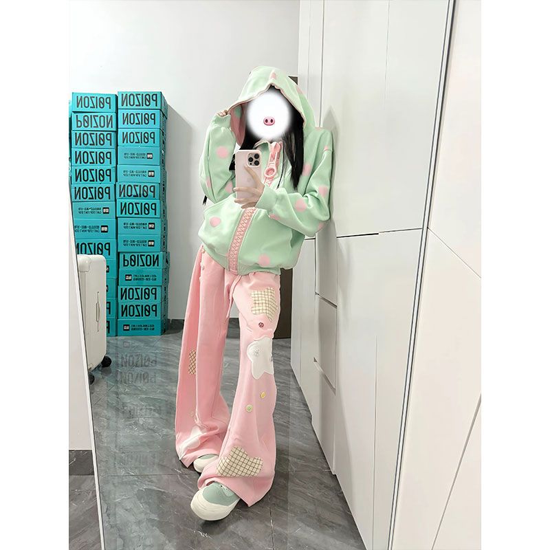 甜美少女风设计感休闲运动套装图片