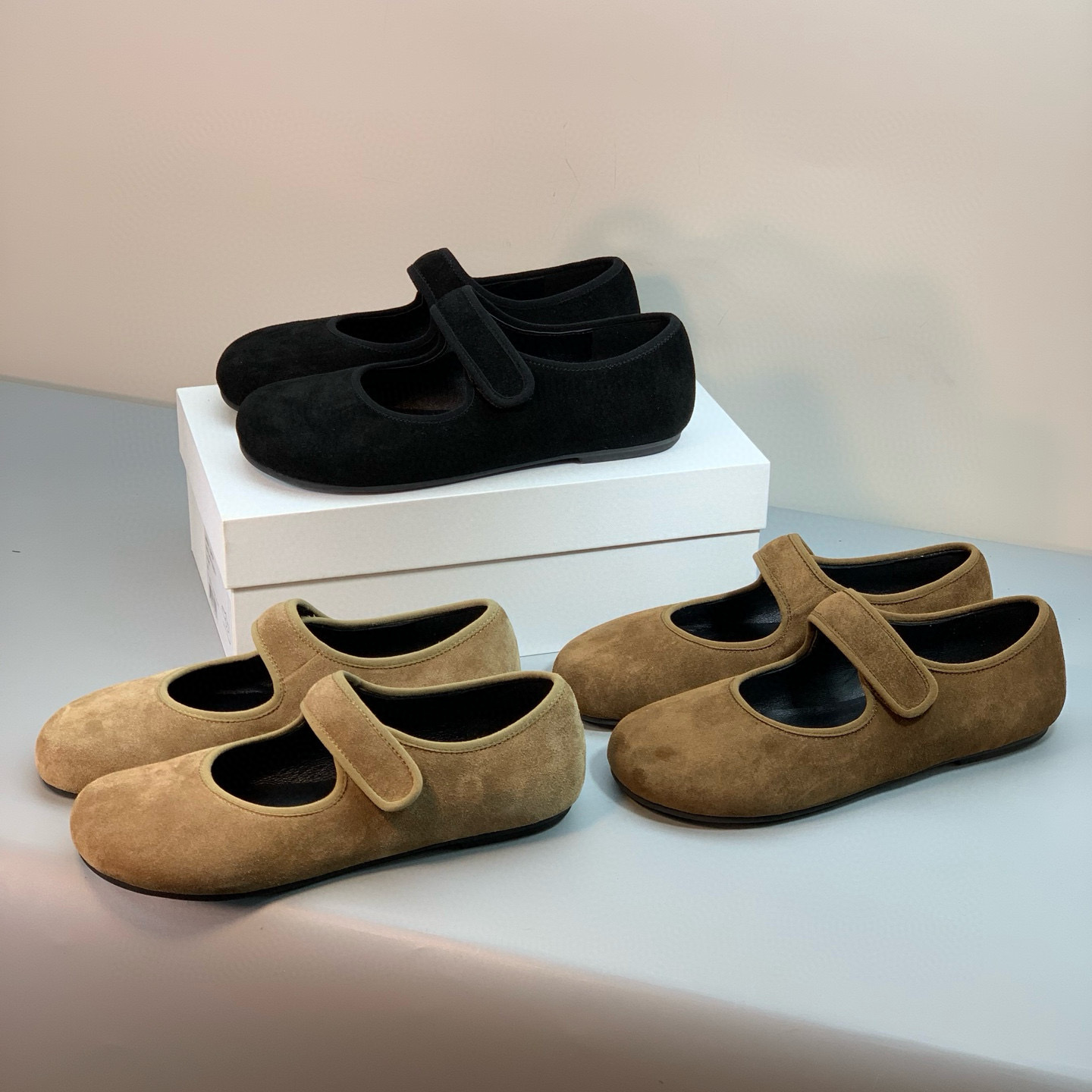 玛丽珍鞋春夏小众复古羊麂皮鞋圆头平跟魔术扣带俏皮软底手工单鞋