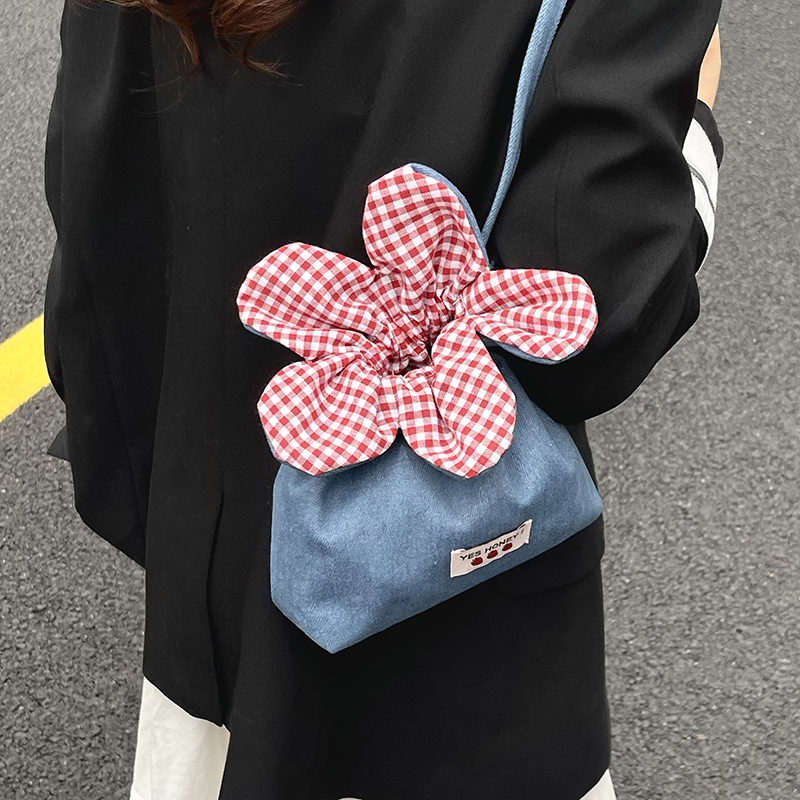 韩系格子花朵通勤帆布包女2025新款百搭手提小花包单肩斜挎水桶包