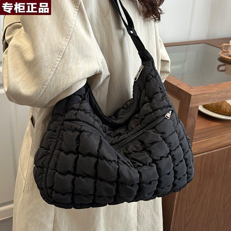 韩国AS品牌跨境韩版小众饺子包时尚腋下棉服单肩斜挎包格子包云朵