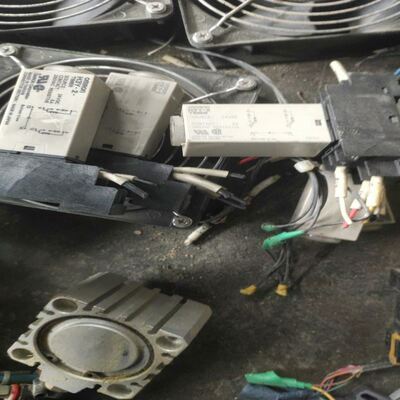 拆机LXM28AU20M3X伺服驱动器。BCH2MM2