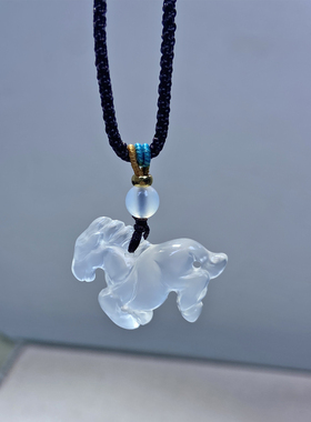 纤纤素手高冰玉髓生肖马精雕项坠