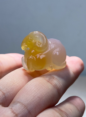 纤纤素手羊萌宠手工原皮玉坠