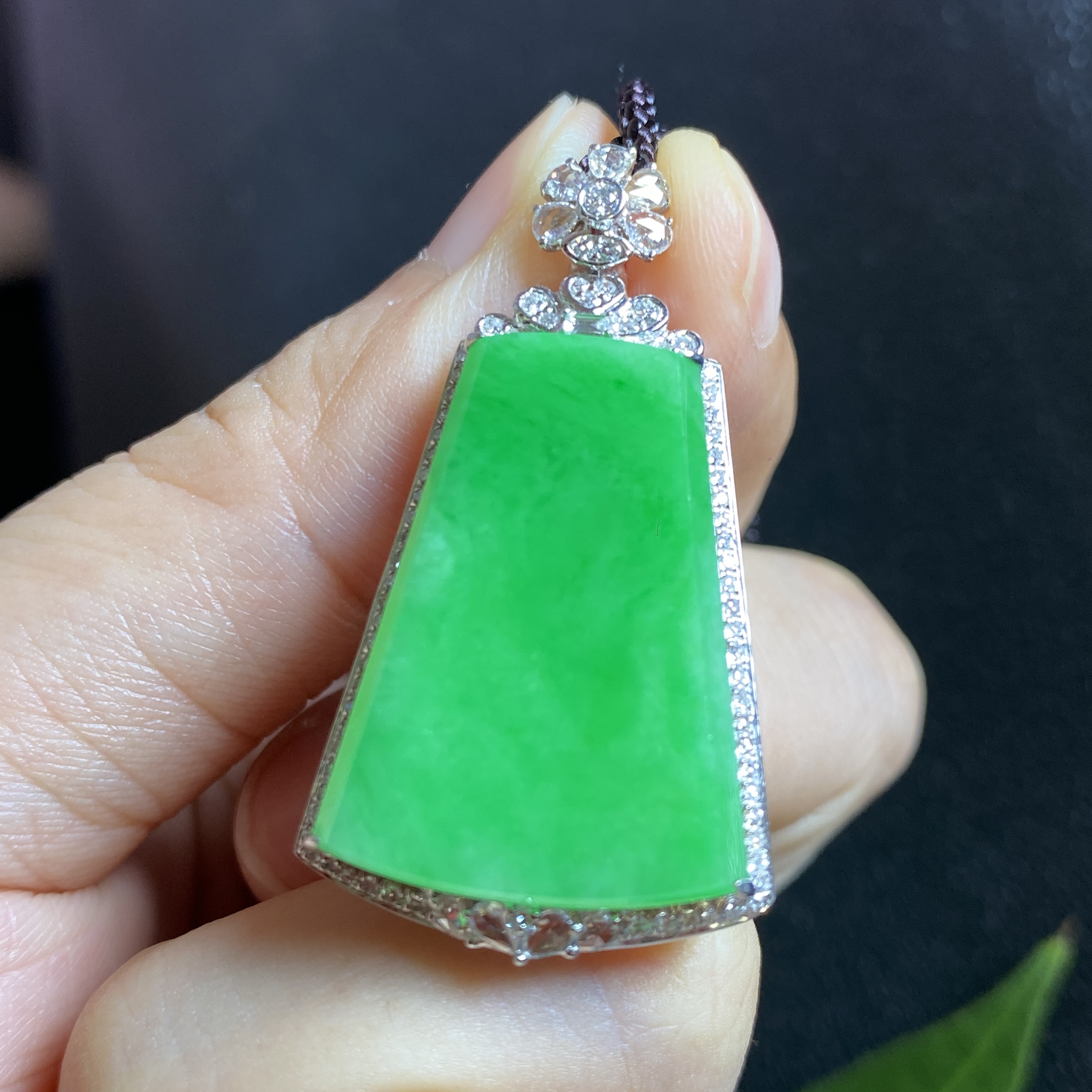 缅甸翡翠冰种满绿正阳绿大件平安无事牌18k金镶嵌玉石吊坠 0417